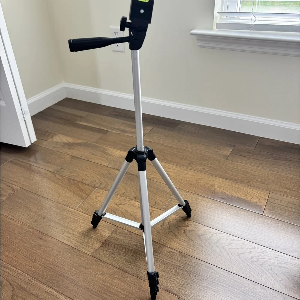 Professional Camera Adjustable Silver Tripod Stand